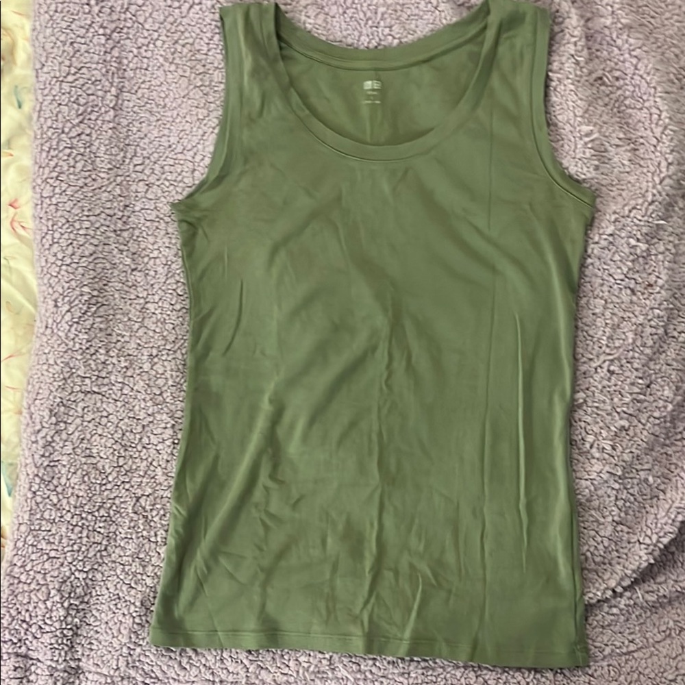 Uniqlo Green Fitted Tank Top with Rounded Neckline